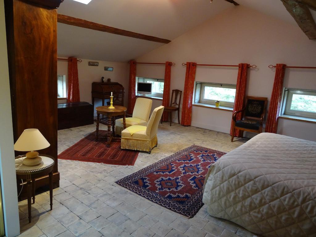 Gentilhommiere De Collonges Bed & Breakfast Prisse Ruang foto